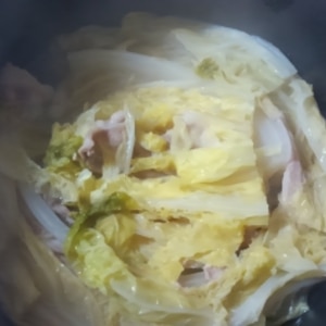 タジン鍋で作る★白菜と豚バラ肉のミルフィーユ鍋